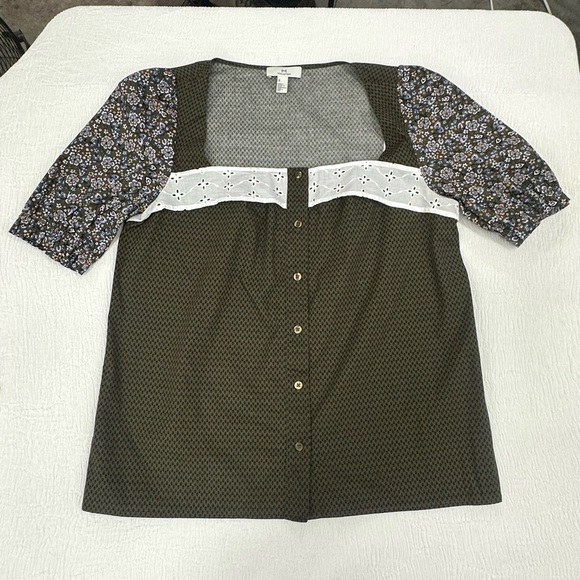 Halston Heritage Green Buttoned Front Blouse with floral puff sleeves NEW - Picture 3 of 9